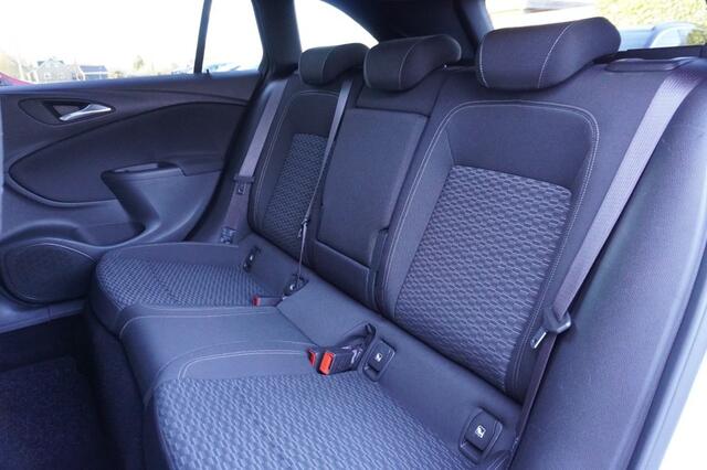 Opel ASTRA Sports Tourer 1.4 Turbo Online Edition / Automaat / Trekhaak / AGR-stoelen / Navi