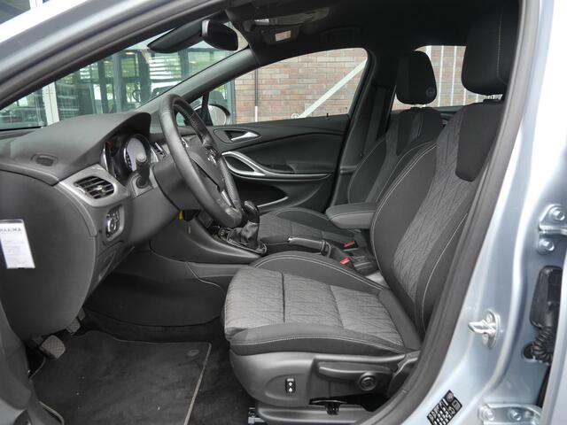 Opel ASTRA Sports Tourer 1.2 Edition 2020 | Stoel en stuurverwarming | Trekhaak | Lichtmetalen velgen | Navigatie | 130PK | Airco