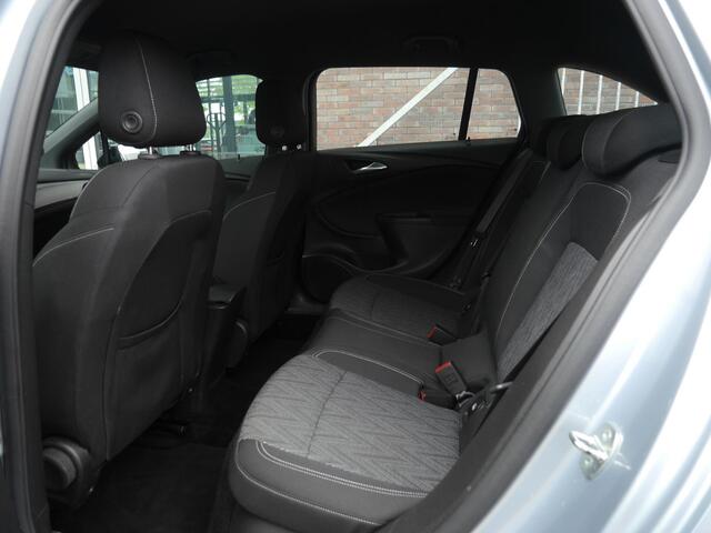 Opel ASTRA Sports Tourer 1.2 Edition 2020 | Stoel en stuurverwarming | Trekhaak | Lichtmetalen velgen | Navigatie | 130PK | Airco