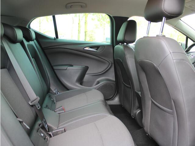 Opel ASTRA 1.4 Innovation | Navi / Camera / Climate