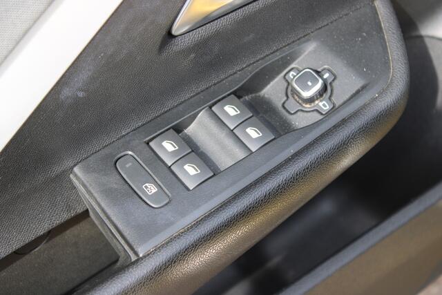 Opel ASTRA 1.6 Hybrid Business Edition