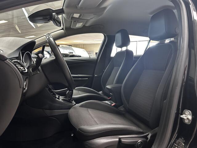 Opel ASTRA Sports Tourer 1.0 Business Executive/ Trekhaak/ 16'' LMV/ Keyless/ Apple + Android/ PDC V+A/ DAB+/ Navi/ Clima/ Cruise/ Elek. pakket/ Isofix/ Bluetooth/ Multi. LEDER. Stuur/ Mistl./ Chroom/ Dakrails.
