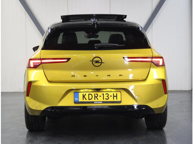 Opel ASTRA Electric 58 kWh 156PK Ultimate | 1ste eigenaar | AppleCarPlay/AndroidAuto | Schuifkanteldak | Head-Up Display | Navigatie | Adaptive Cruise Control | Keyless | AGR Stoelen | Stoel/Stuur/Voorruitverwarming | FULL LED | 360'Camera | Isofix | Privacy Glass |