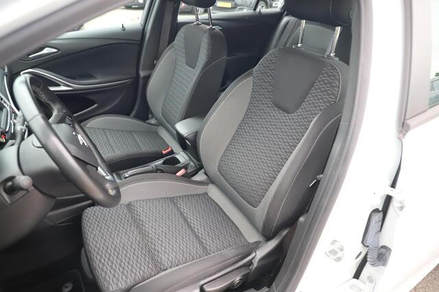 Opel ASTRA Sports Tourer 1.2 Business Executive 110PK Trekhaak Navigatie Achteruitrijcamera Carplay Android Climate & Cruise Control Donkere Ramen