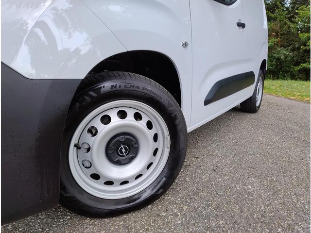 Opel COMBO L1 1.5 BlueHDi 100pk | 3-zits | Bestuurdersstoel comfort | Multifunctionele bank | Trekhaak voorbereiding | Houten afwerking laadruimte | Multimedia | Apple Carplay | Android Auto | DAB+ | Digital cockpit | Parkeersensoren achter | Mistlampen