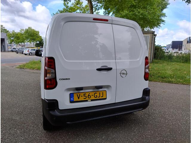 Opel COMBO L1 1.5 BlueHDi 100pk | 3-zits | Bestuurdersstoel comfort | Multifunctionele bank | Trekhaak voorbereiding | Houten afwerking laadruimte | Multimedia | Apple Carplay | Android Auto | DAB+ | Digital cockpit | Parkeersensoren achter | Mistlampen