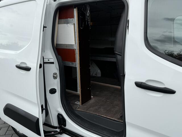 Opel COMBO 1.5D 102 PK / L2H1 / TREKHAAK / IMPERIAAL / AIRCO / CRUISE / NAVI / CARPLAY