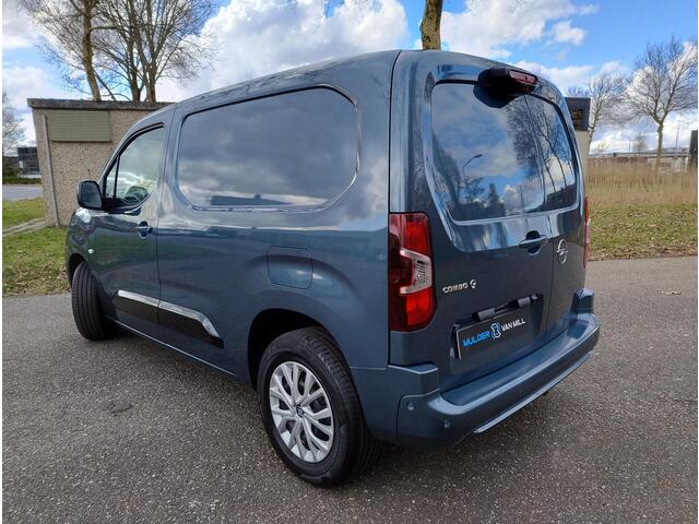 Opel COMBO Electric L1 50 kWh 136pk AUTOMAAT | 3-zits | Houten afwerking laadruimte | Trekhaak voorbereiding | Pakket Look | Climate control | Adaptieve cruise control | Lederen stuurwiel | Stuurverwarming | Multimedia | Carplay | Achteruitrijcamera | Surround View 
