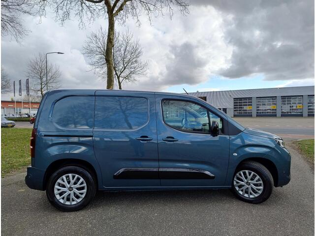 Opel COMBO Electric L1 50 kWh 136pk AUTOMAAT | 3-zits | Houten afwerking laadruimte | Trekhaak voorbereiding | Pakket Look | Climate control | Adaptieve cruise control | Lederen stuurwiel | Stuurverwarming | Multimedia | Carplay | Achteruitrijcamera | Surround View 