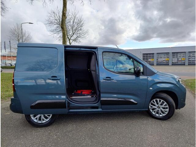 Opel COMBO Electric L1 50 kWh 136pk AUTOMAAT | 3-zits | Houten afwerking laadruimte | Trekhaak voorbereiding | Pakket Look | Climate control | Adaptieve cruise control | Lederen stuurwiel | Stuurverwarming | Multimedia | Carplay | Achteruitrijcamera | Surround View 