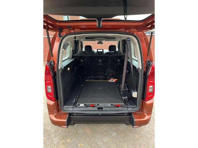 Opel COMBO Life XL 5+1 Rolstoelauto 1.2 Turbo L2H1 Edition (Zeer mooie en rijk uitgeruste 5+1 Rolstoelauto met automaat!)