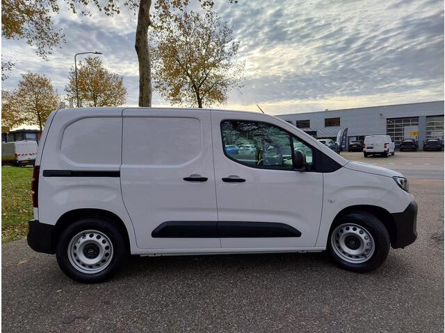 Opel COMBO Electric L1 150kWh 136pk | 8 jaar garantie | Houten afwerking laadruimte | Multimedia | Apple Carplay | Android Auto | Achteruitrijcamera | Parkeersensoren achter | Digital cockpit | Stuurwielbediening | Bestuurdersstoel comfort | Reservewiel | van ¤30.02