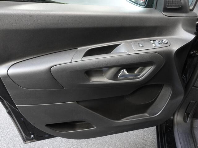 Opel COMBO 130pk L1 Edition Automaat Airco Navigatie Trekhaak Cruise control