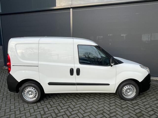 Opel COMBO 1.3 CDTi L1H1 Edition Airco - Radio/ Cd speler - Elektrische ramen voor - Start/stop systeem - Tussenschot volledig - Zijschuifdeur rechts