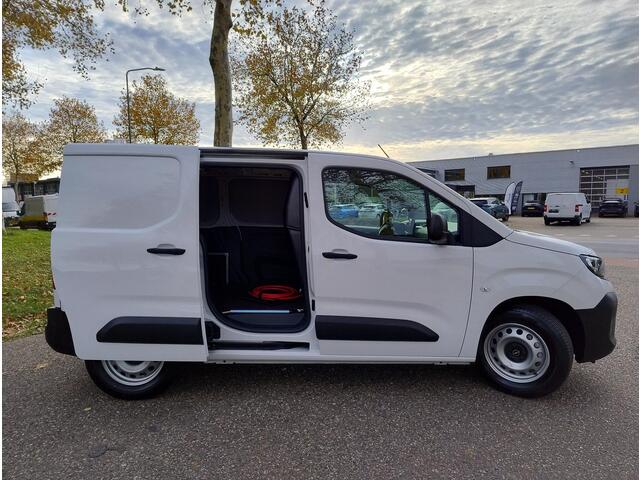 Opel COMBO Electric L1 50 kWh 136pk | 8 jaar garantie | 0% financial lease | Houten afwerking laadruimte | NAVI | Multimedia | Draadloze Apple Carplay en Android Auto | Achteruitrijcamera | Parkeersensoren voor- en achter | Dode hoek detectie | Digital cockpit | Stu