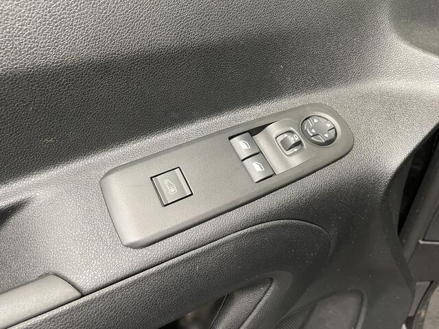 Opel COMBO 1.5 BlueHDi 130 L2 Automaat Apple Carplay / Android Auto Navigatie Trekhaak Airco Camera Cruise Control Parkeersensoren V+A DAB
