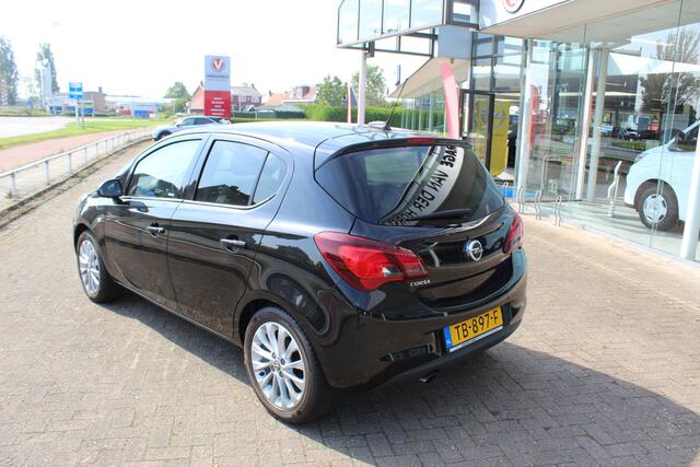 Opel CORSA 1.0-90pk Turbo 'Online Edition'. Erg nette en goed onderhouden Opel Corsa 1.0-90pk Turbo 5drs.. Volautm. airco, cruise control, navigatie, trekhaak afneembare kogel, metallic lak, parkeersensoren v+a, LM wielen, telefoonvoorb., 5 deuren etc.