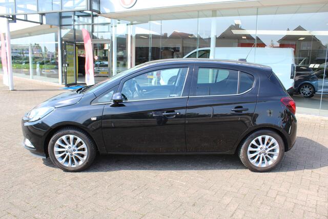 Opel CORSA 1.0-90pk Turbo 'Online Edition'. Erg nette en goed onderhouden Opel Corsa 1.0-90pk Turbo 5drs.. Volautm. airco, cruise control, navigatie, trekhaak afneembare kogel, metallic lak, parkeersensoren v+a, LM wielen, telefoonvoorb., 5 deuren etc.