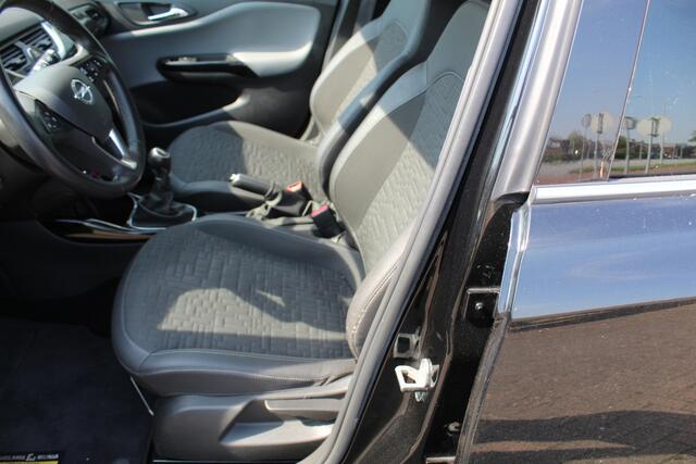 Opel CORSA 1.0-90pk Turbo 'Online Edition'. Erg nette en goed onderhouden Opel Corsa 1.0-90pk Turbo 5drs.. Volautm. airco, cruise control, navigatie, trekhaak afneembare kogel, metallic lak, parkeersensoren v+a, LM wielen, telefoonvoorb., 5 deuren etc.