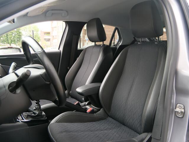 Opel CORSA 1.2 100pk Elegance Apple Carplay / Camera / Stoelverwarming