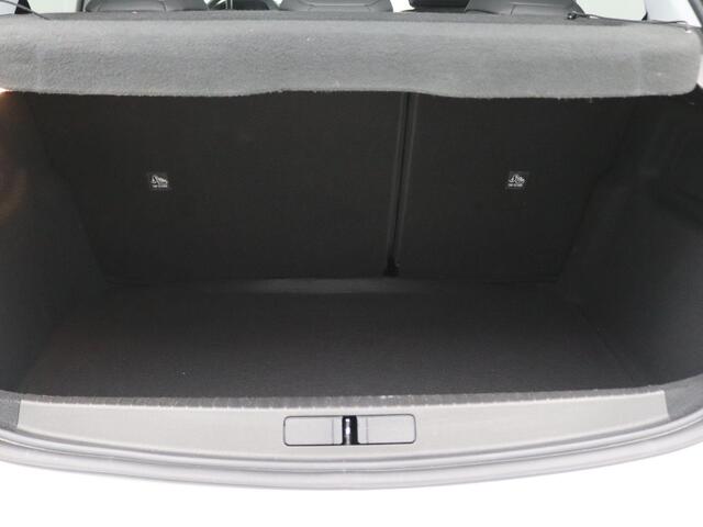 Opel CORSA 1.2 Level 3 Navigatie, Climate Control, Parkeersensoren voor- en achter, Achteruitrijcamera, Cruise Control, 15" Lmv