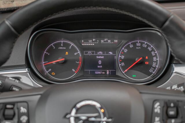Opel CORSA 1.0 Turbo Innovation, Xenon, Stoel & Stuurverwarming, Camera, Carplay, Voorruitverwarming.