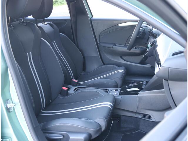 Opel CORSA 1.2 Turbo Hybrid Yes | Stoelverwarming | AppleCarPlay/AndroidAuto | CruiseControl | Parkeersensoren | Airco |