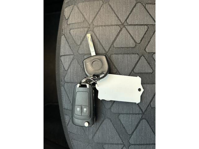 Opel CORSA 1.4 Innovation 5 deurs airco apk keurige auto