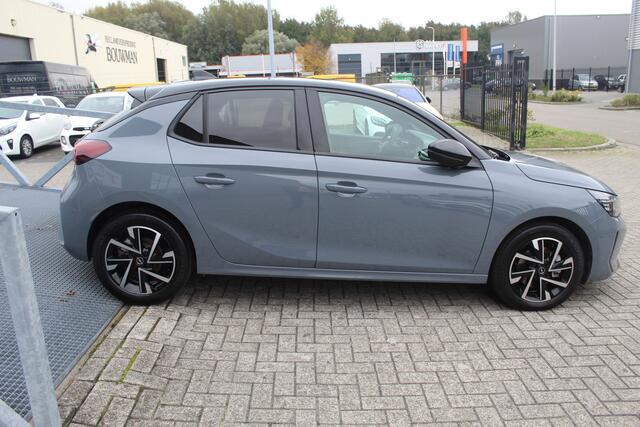 Opel CORSA 1.2 Turbo GS Camera achter/Cruise control/Climate control/Startknop/App connect/Dode hoek sensor/Lane assist/Led voor en achter/Parkersensoren voor en achter/Licht metalen velgen