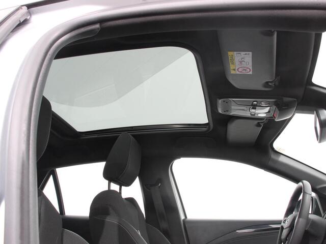 Opel CORSA 1.2 GS | Panorama dak | Achteruitrij camera | Parkeersensoren | Cruise control | LED | Verwarmde voorstoelen | Stuurwiel verwarmd | Climate control | Apple carplay/ Android Auto |