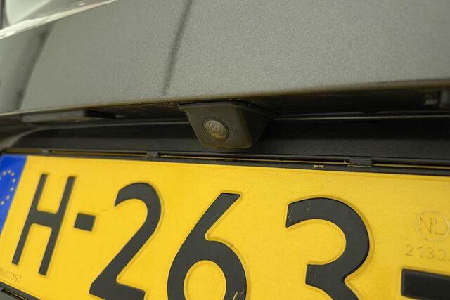 Opel CORSA 1.2 Edition | Navigatie | Camera | Lichtmetalen velgen | Stoel & Stuurverwarming | Parkeersensoren | Cruise control | Extra getint glas