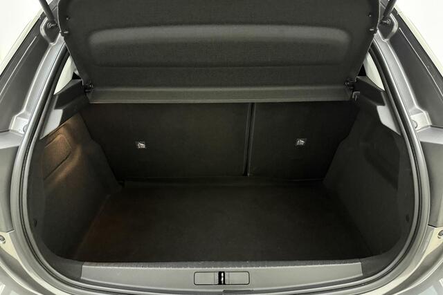 Opel CORSA 1.2 Edition | Navigatie | Camera | Lichtmetalen velgen | Stoel & Stuurverwarming | Parkeersensoren | Cruise control | Extra getint glas