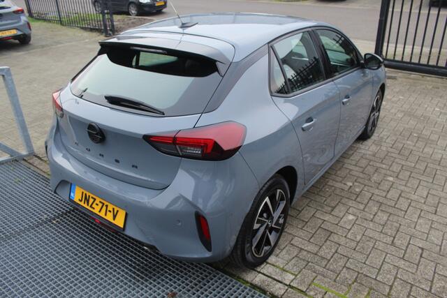 Opel CORSA 1.2 Turbo GS Applecarplay/Achteruitrijcamera/Cuise control/Lane assist/Dodehoekdetectie/Parkeersensoren rondom/Inklapbare spiegels/Half lederen sportstoelen/Led koplampen