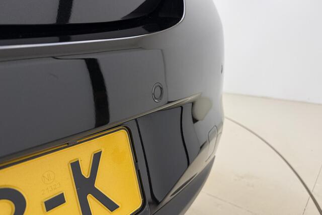 Opel CORSA 1.4 16v 90pk 5drs Black Edition | Navigatie | Trekhaak | Airco | Cruise control | Lichtmetalen velgen | Parkeersensoren | Sportstoelen