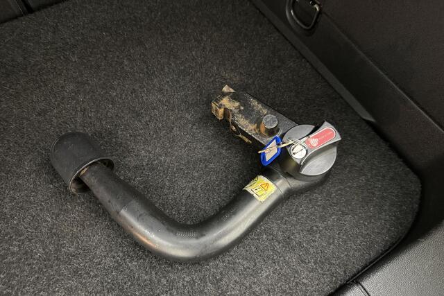 Opel CORSA 1.4 16v 90pk 5drs Black Edition | Navigatie | Trekhaak | Airco | Cruise control | Lichtmetalen velgen | Parkeersensoren | Sportstoelen