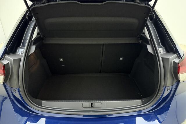 Opel CORSA 1.2 Elegance 100 PK | Navigatie | Climate control | 17" Lichtmetalen velgen | Extra getint glas | Stoel & Stuurverwarming | Cruise control | Weinig kilometers