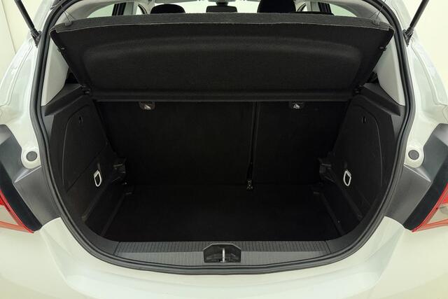 Opel CORSA 1.4 Black Edition 5 Deurs | Navigatie | Parkeersensoren | Lichtmetalen velgen black | Zwart dak | Extra getint glas