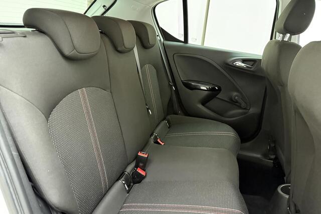 Opel CORSA 1.4 Black Edition 5 Deurs | Navigatie | Parkeersensoren | Lichtmetalen velgen black | Zwart dak | Extra getint glas