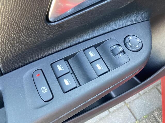 Opel CORSA 1.2 Turbo 110pk Hybrid Automaat Yes | DEMO | Navigatie via Carplay | Android Auto | Cruise control | LED koplampen | Parkeersensoren | Sportstoelen | Stoel- en stuurverwarming | Zwart dak