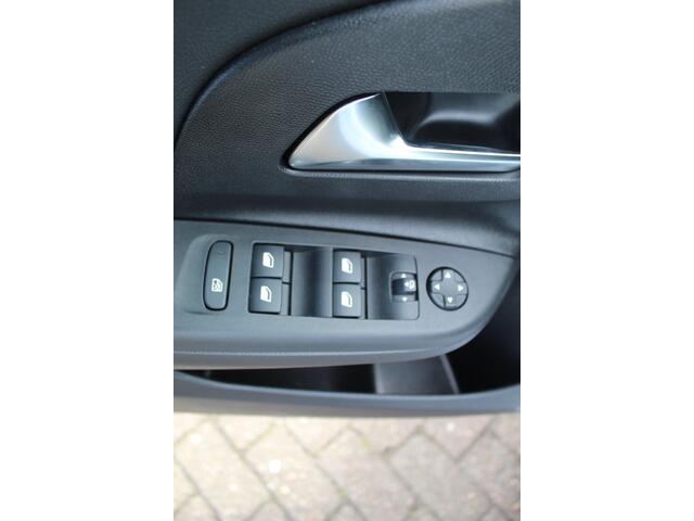 Opel CORSA 1.2-100 pk Turbo GS. Panoramadak, Winterpakket, Cruise Control, Climate Control, Two tone,