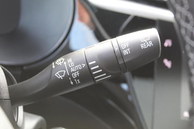 Opel CORSA 1.2-100 pk Turbo GS. Panoramadak, Winterpakket, Cruise Control, Climate Control, Two tone,