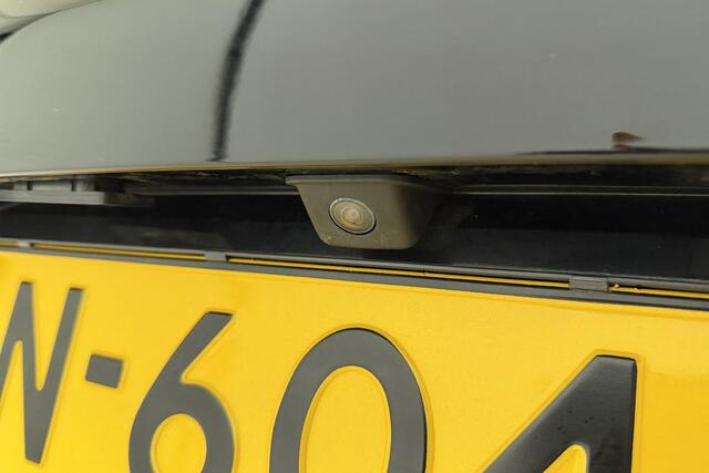 Opel CORSA 1.2 GS Line 100 PK | Navigatie | Climate control | Camera | Draadloze telefoonlader | Lichtmetalen velgen black | Weinig kilometers