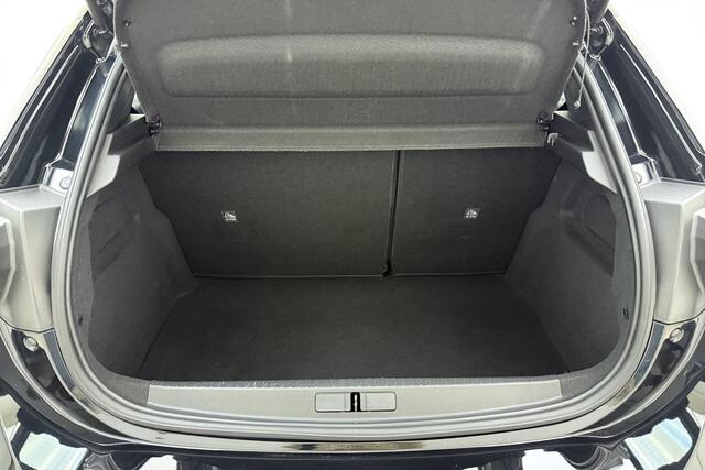 Opel CORSA 1.2 GS Line 100 PK | Navigatie | Climate control | Camera | Draadloze telefoonlader | Lichtmetalen velgen black | Weinig kilometers