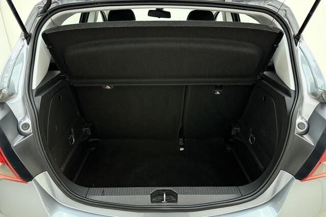 Opel CORSA 1.4 16v 90pk 5drs Favourite | Navigatie | Airco | Cruise control | Lichtmetalen velgen | Parkeersensoren | Dealeronderhouden