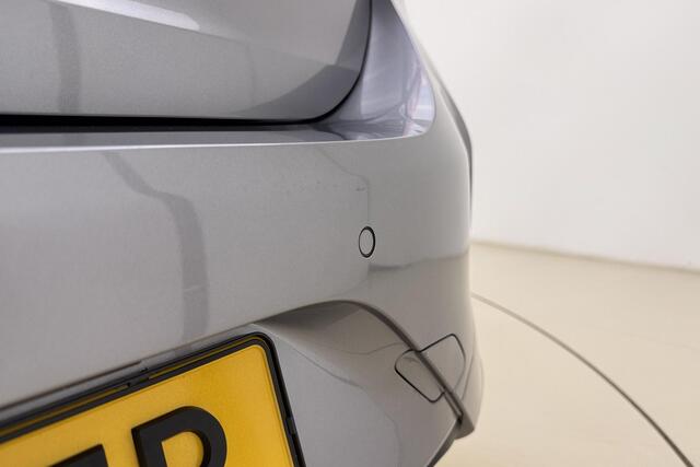 Opel CORSA 1.2 GS Line Parkeersensoren / Cruise control / Stuurbediening / Sportstoelen / Navigatie / Lane-assist / Apple of Aindroid carplay / Stuurversnellingen
