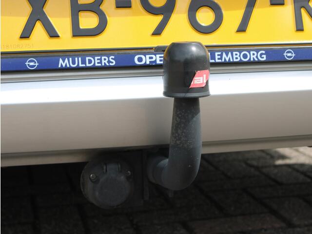 Opel CORSA 1.4 Favourite | Navi/Trekhaak/Parkeersens.