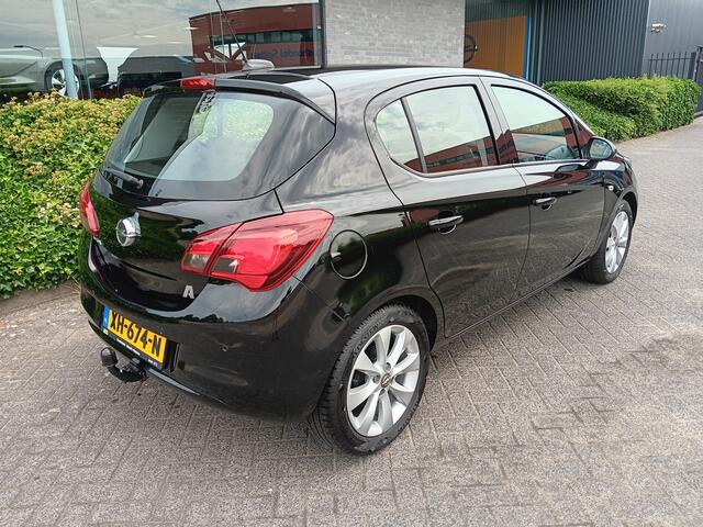 Opel CORSA 1.4 90PK Favourite+ met Airco, Navigatie, Carplay, Trekhaak, 16" LMV etc. incl. 12 maanden BOVAG-garantie