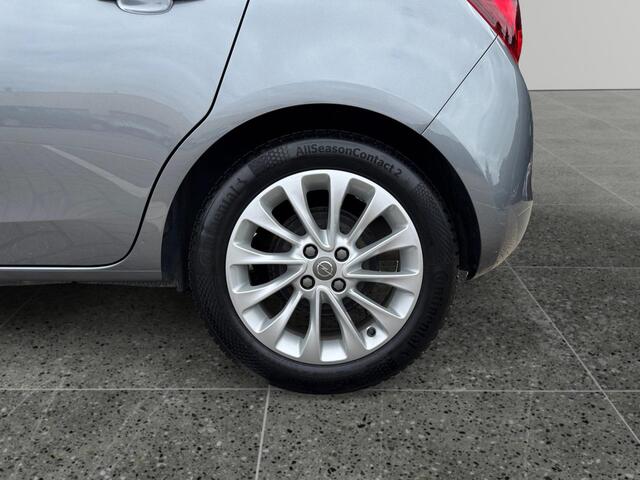 Opel CORSA Innovation+ 1.0 Turbo 90pk | ALL SEASON BANDEN | XENON | CAMERA | CLIMATE CONTROL | APPLE CARPLAY / ANDROID AUTO | STOEL- EN STUURVERWARMING | ISOFIX |