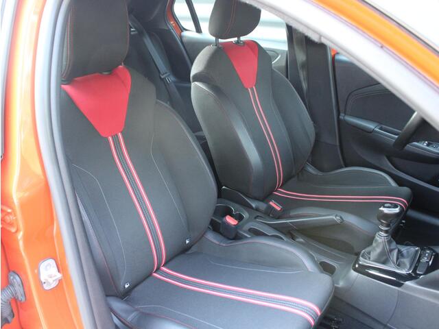 Opel CORSA 1.2 GS Line Airconditioning, Trekhaak, Cruise control, AndroidAuto/Apple CarPlay