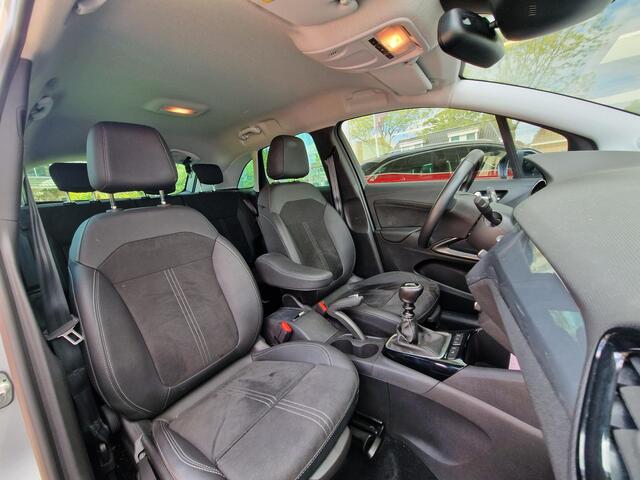 Opel Crossland 1.2 Turbo Ultimate Level 4 | Navigatie | Climate & Cruise Control | Achteruitrijcamera | Parkeersensoren | LMV |